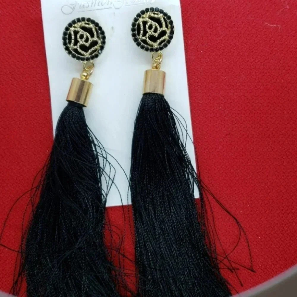 Fashion black/gold tassel earrings